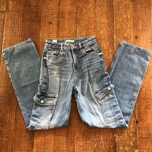 PacSun High-Rise medium wash jeans. Size 25. Measurements listed in pictures!!
